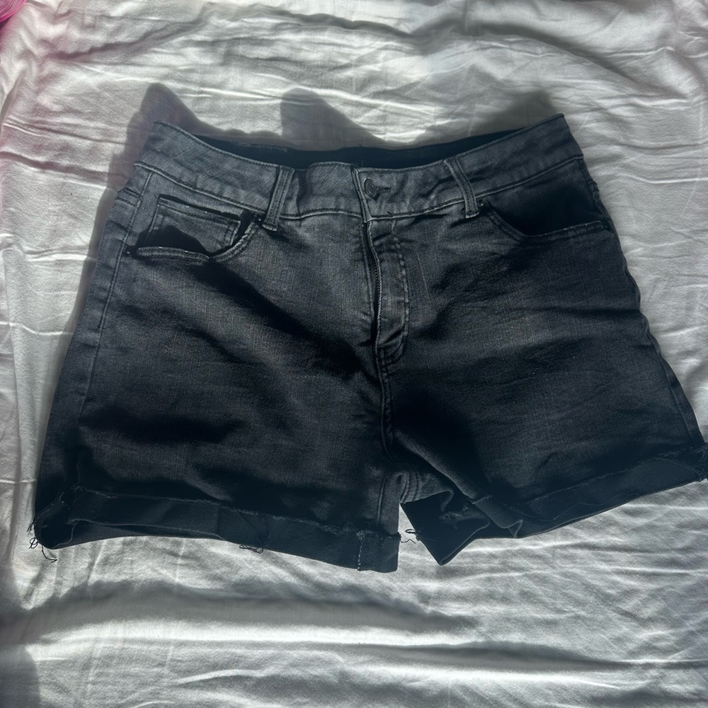 women’s cuffed jean shorts